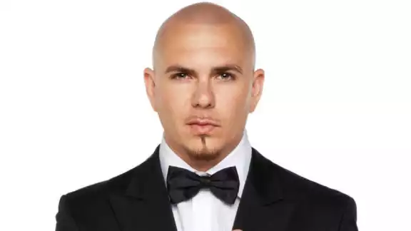Pitbull es un rapero cubano y cantante de música urbana que tiene un largo historial de éxitos y colaboraciones Pitbull es un rapero cubano y cantante de música urbana que tiene un largo historial de éxitos y colaboraciones