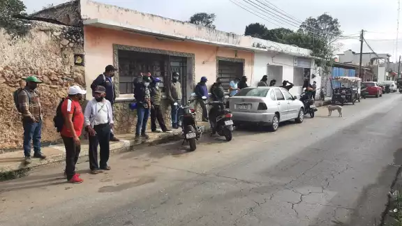 Usuarios aprovechan que durante estos días el cobro se realiza sin mayor carga fisca Usuarios aprovechan que durante estos días el cobro se realiza sin mayor carga fisca