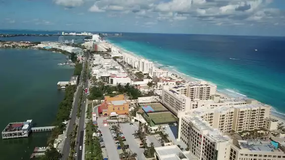 Cancún tendrá baja probabilidad de chubascos, debido a las bajas afectaciones de una perturbación tropical, según el SMN Cancún tendrá baja probabilidad de chubascos, debido a las bajas afectaciones de una perturbación tropical, según el SMN