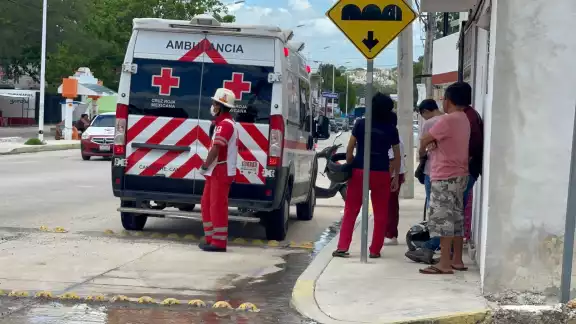 La abuelita comenzó a sangrar del rostro tras la caída