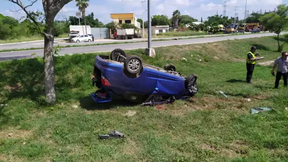 La conductora dormitó al volante, provocando que cayera en la hondonada La conductora dormitó al volante, provocando que cayera en la hondonada