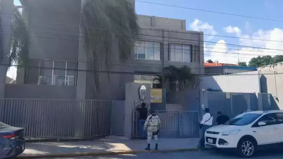 La zona fue cerrada a la circulación para facilitar el trabajo de los elementos.