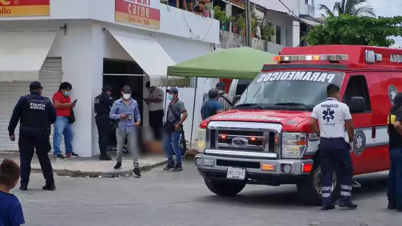 Los paramédicos acudieron sólo a constatar la muerte del hombre Los paramédicos acudieron sólo a constatar la muerte del hombre