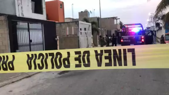 Los policías llegaron al sitio para cerrar el lugar Los policías llegaron al sitio para cerrar el lugar