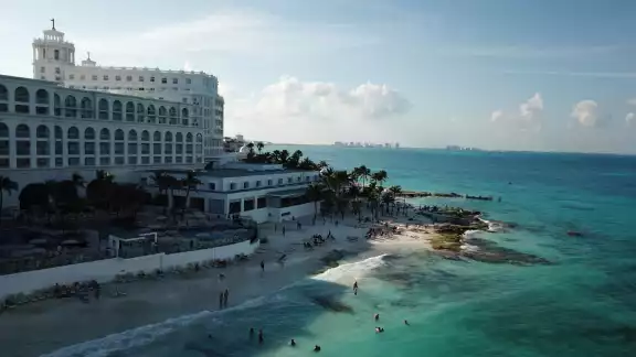 En Cancún, la Cofepris evaluó siete playas, de las cuales una de ellas fue la más sucia en todo Quintana Roo En Cancún, la Cofepris evaluó siete playas, de las cuales una de ellas fue la más sucia en todo Quintana Roo