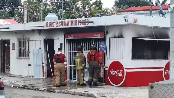 La tienda de abarrotes denominada San Martín de Porres sufrió un incendio. La tienda de abarrotes denominada San Martín de Porres sufrió un incendio.