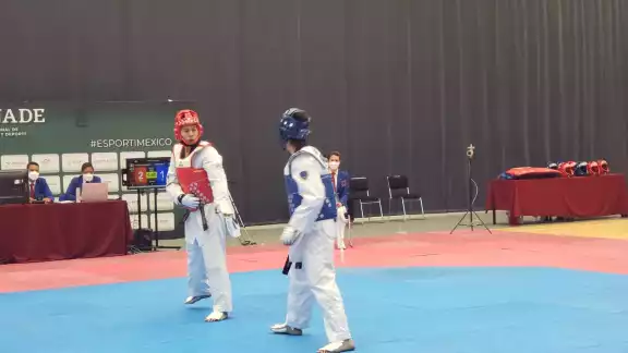 Briseida (rojo) se enfrentó a Espinoza (azul) por el pase a Tokio Briseida (rojo) se enfrentó a Espinoza (azul) por el pase a Tokio