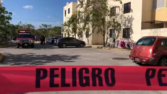 Los sicarios huyeron del lugar a bordo de un vehículo color gris