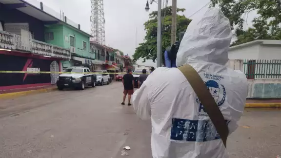 Policías confirmaron la muerte y dieron aviso a personal de la Fiscalía General del Estado para iniciar con las diligencias correspondientes