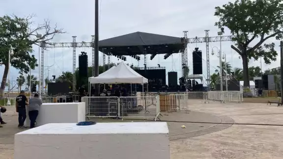 El escenario donde cantará el grupo Calibre 50 estará en la Explanada de la Bandera en Chetumal El escenario donde cantará el grupo Calibre 50 estará en la Explanada de la Bandera en Chetumal