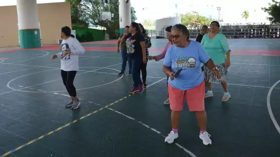 Con anterioridad era una comparsa exclusivamente de adultos mayores Con anterioridad era una comparsa exclusivamente de adultos mayores