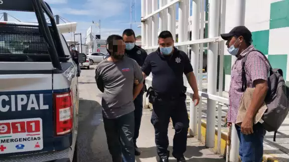 El presunto agresor se encontraba en el puesto pesquero mientras golpeaba los vehículos El presunto agresor se encontraba en el puesto pesquero mientras golpeaba los vehículos