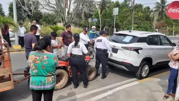 Ambas unidades no tienen seguro y por lo mismo discutían por el pago de los daños