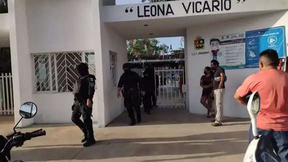 Los padres de familia exigieron a la directiva de la escuela en Carrillo Puerto el nombre del presunto acosador de varias alumnas Los padres de familia exigieron a la directiva de la escuela en Carrillo Puerto el nombre del presunto acosador de varias alumnas