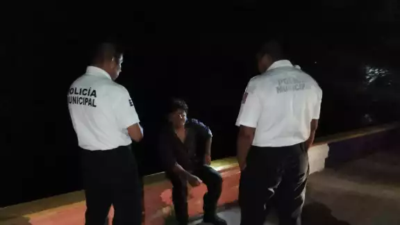Por fortuna el hombre logró salir de la caleta