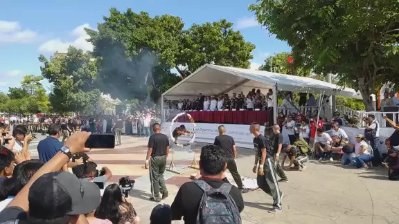 El recorrido tardó varias horas generando que algunos menores se desmayaran El recorrido tardó varias horas generando que algunos menores se desmayaran
