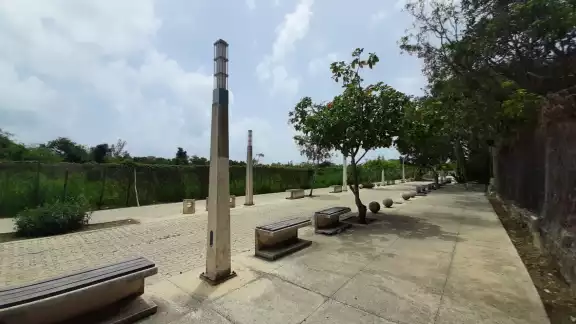 El transformador que alimenta las lámparas de la Quinta Avenida explotó tras el paso de Grace en Playa del Carmen El transformador que alimenta las lámparas de la Quinta Avenida explotó tras el paso de Grace en Playa del Carmen