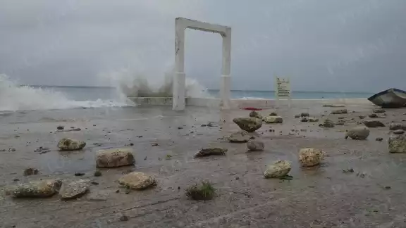 El Centro Nacional de Huracanes de EU confirmó que el fenómeno meteorológico existente cerca de las Islas de Barlovento elevó su posibilidad de evolución a una Depresión Tropical antes de llegar al Mar Caribe El Centro Nacional de Huracanes de EU confirmó que el fenómeno meteorológico existente cerca de las Islas de Barlovento elevó su posibilidad de evolución a una Depresión Tropical antes de llegar al Mar Caribe