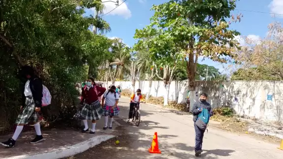 La Secundaria Técnica Número 34, ubicada a la salida del municipio, reportó mucha actividad