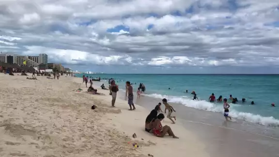 Viento de componente este de 10 a 25 km/h en la región, con rachas de 50 a 60 km/h Viento de componente este de 10 a 25 km/h en la región, con rachas de 50 a 60 km/h