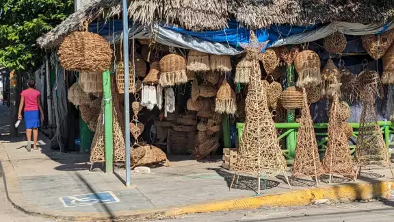 Ya se ven las calles llenas de artesanias con las festividades de Navidad cerca
