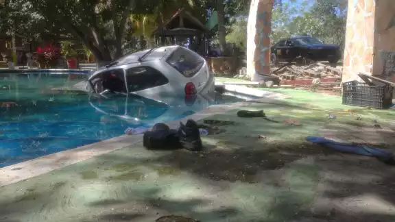 El conductor fue rescatado tras quedar prensado y trasladado a un hospital de Mérida