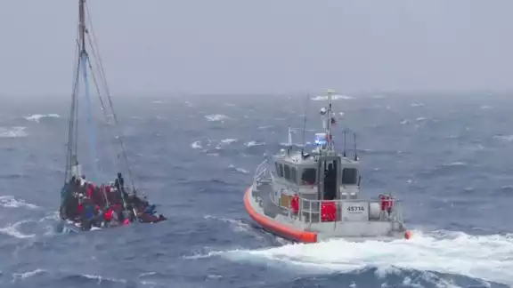 Rescatan a 180 haitianos en mar de Florida y suspenden búsqueda de cubanos Rescatan a 180 haitianos en mar de Florida y suspenden búsqueda de cubanos