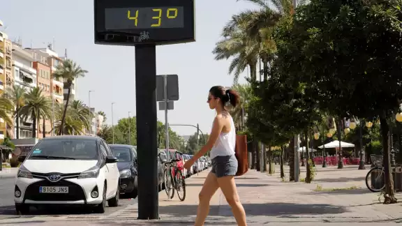 Las temperaturas en partes de España se elevaron entre los 40 y 45 grados centígrados, reveló el Ministerio de Sanidad Las temperaturas en partes de España se elevaron entre los 40 y 45 grados centígrados, reveló el Ministerio de Sanidad