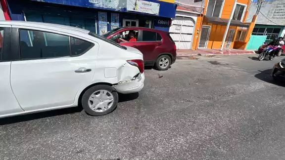 Ambos conductores manipulaban sus unidades a exceso de velocidad Ambos conductores manipulaban sus unidades a exceso de velocidad