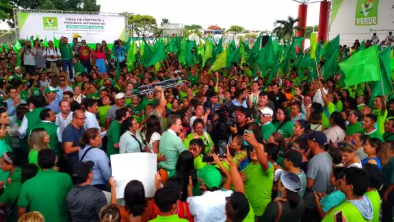Cerca de dos mil personas acudieron a la asamblea con Manuel Velasco Cerca de dos mil personas acudieron a la asamblea con Manuel Velasco