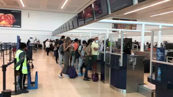 El Aeropuerto Internacional de Cancún cuenta con 14 puertas automatizadas en la Terminal 3 El Aeropuerto Internacional de Cancún cuenta con 14 puertas automatizadas en la Terminal 3