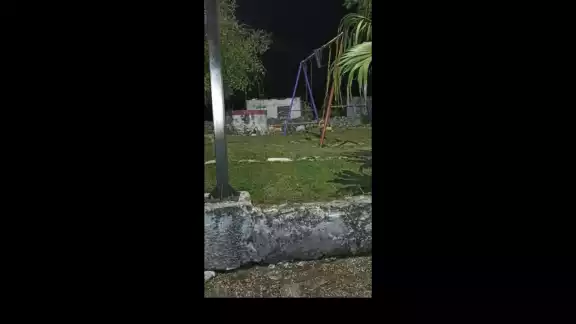 Los columpios se movieron solos y logró ser grabado Los columpios se movieron solos y logró ser grabado