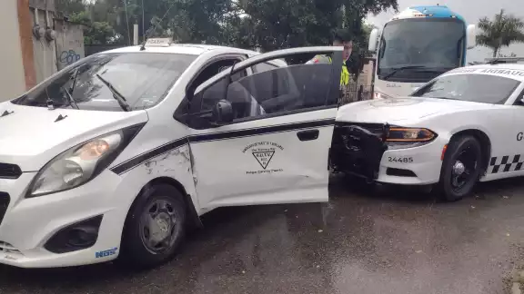 Patrulla de la Guardia Nacional choca contra taxi en Felipe Carrillo Puerto Patrulla de la Guardia Nacional choca contra taxi en Felipe Carrillo Puerto