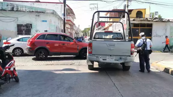 El golpe no fue de consideración, por lo que ambos conductores llegaron a una cuerdo El golpe no fue de consideración, por lo que ambos conductores llegaron a una cuerdo
