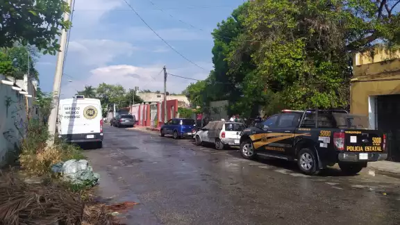 El cadáver del adulto mayor quedó recostado en el asiento trasero del automotor El cadáver del adulto mayor quedó recostado en el asiento trasero del automotor