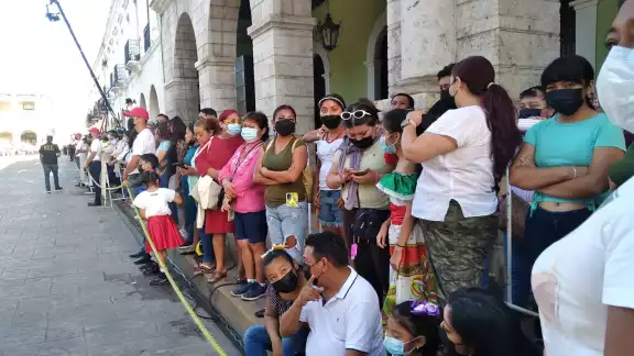 Desde muy temprano familias se dieron cita para presenciar el evento en el Centro Histórico de Mérida Desde muy temprano familias se dieron cita para presenciar el evento en el Centro Histórico de Mérida
