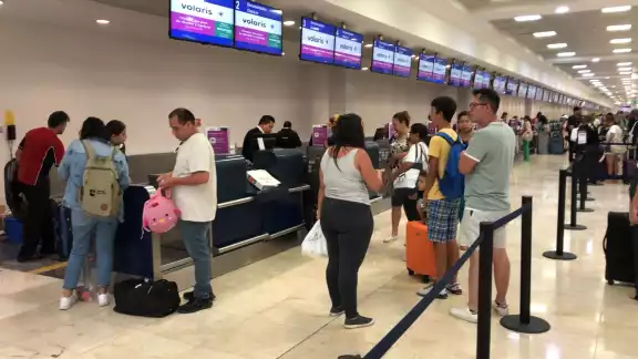 El turista aseguró que fue lastimado, en el momento de que el taxista intentó huir