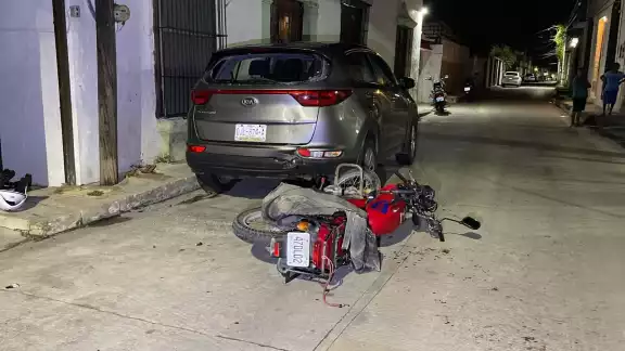 Motociclista se estrella contra una camioneta en Campeche Motociclista se estrella contra una camioneta en Campeche