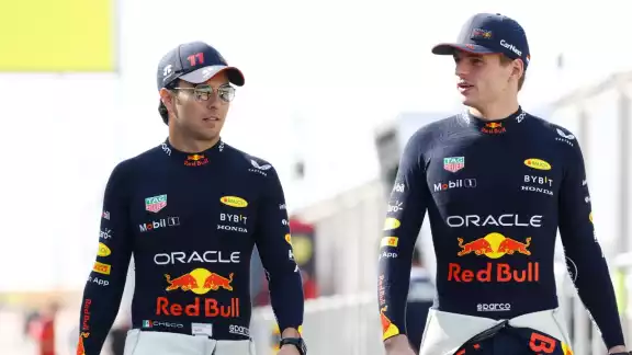 Max Verstappen excluye a Checo Pérez de lista con los pilotos que incluiría en su escudería Max Verstappen excluye a Checo Pérez de lista con los pilotos que incluiría en su escudería