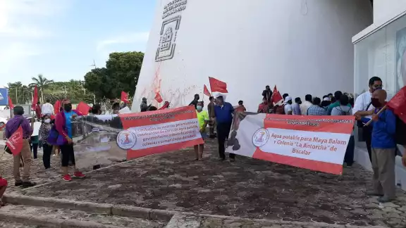 Los manifestante solicitan presupuesto para colonias y comunidades marginadas de Quintana Roo