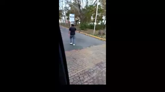 El hombre provocó un escándalo en la unidad de transporte El hombre provocó un escándalo en la unidad de transporte