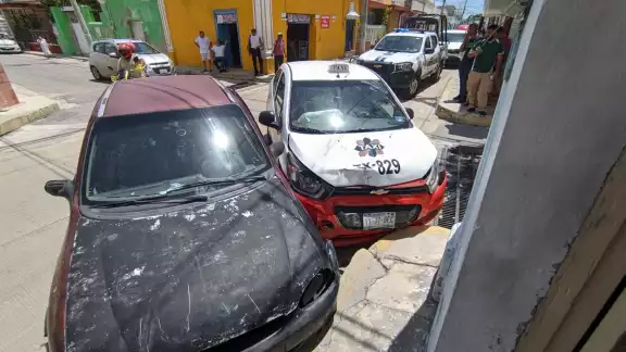 De los tres menores que iban en uno de los vehículos, uno fue trasladado al hospital