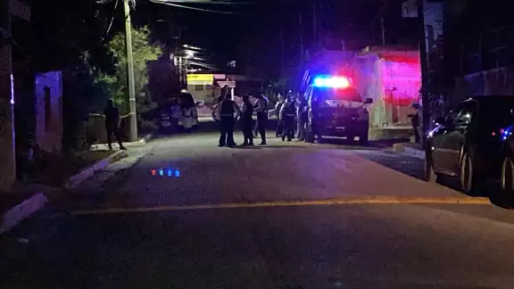 Una vez realizado el ataque el “pistolero” huyó mientras vecinos y moradores dieron parte al número de emergencias lo que activó la movilización de autoridades estatales Una vez realizado el ataque el “pistolero” huyó mientras vecinos y moradores dieron parte al número de emergencias lo que activó la movilización de autoridades estatales