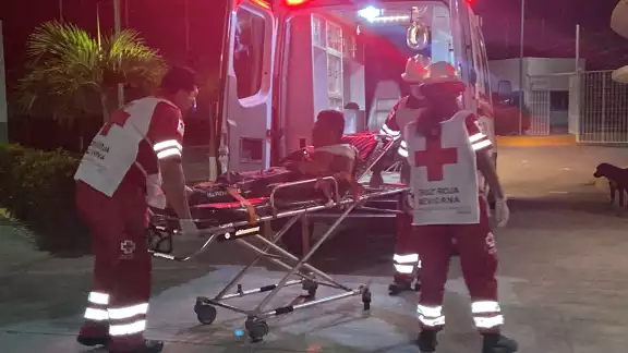 El hombre fue llevado por la Cruz Roja al hospital