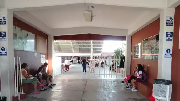 En todas las escuelas de nivel básico las clases continúaron de manera normal En todas las escuelas de nivel básico las clases continúaron de manera normal