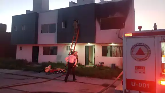 Vecinos reportan que el responsable se dio a la fuga Vecinos reportan que el responsable se dio a la fuga