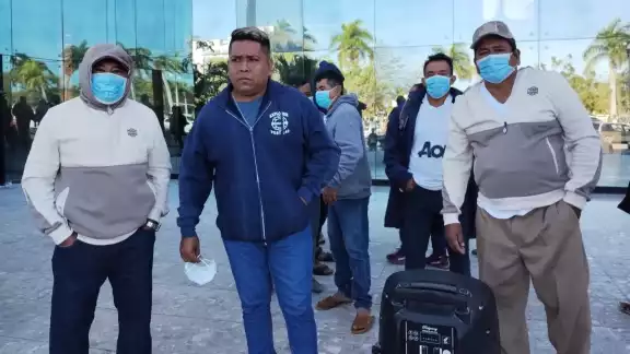 En los caminos sacacosecha los productores mueven todo el maíz, caña, ganado, leche y miel En los caminos sacacosecha los productores mueven todo el maíz, caña, ganado, leche y miel