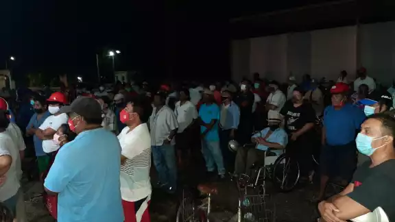 Un grupo de agricultores intentó, sin éxito, ingresar al recinto Un grupo de agricultores intentó, sin éxito, ingresar al recinto