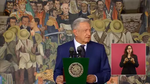 Los murales de Diego Rivera en Palacio Nacional fueron el fondo que escogió AMLO para presentar su Cuarto Informe de Gobierno ante sus invitados especiales Los murales de Diego Rivera en Palacio Nacional fueron el fondo que escogió AMLO para presentar su Cuarto Informe de Gobierno ante sus invitados especiales
