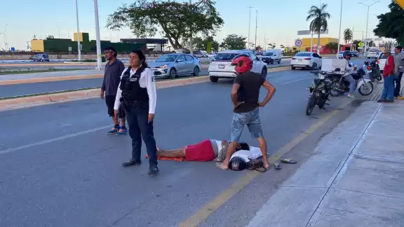 La mujer iba de acompañante y se llevó la peor parte al caer al pavimento
